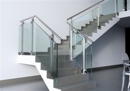 طراحی هندریل شیشه ای منزل آقای سعادتی چیتگر